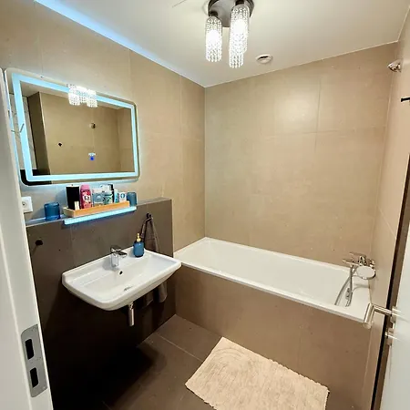 公寓 Andy's In Downtown Metropolis With Parking 布拉迪斯拉发