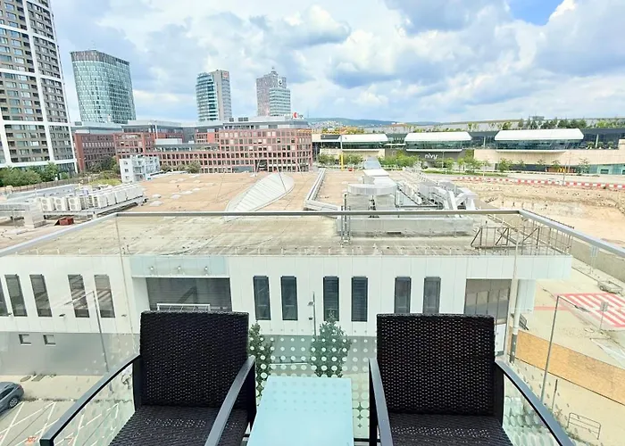 Andy's In Downtown Metropolis With Parking * Bratislava