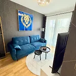 Andy's In Downtown Metropolis With Parking Apartment