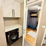 Apartment Andy's In Downtown Metropolis With Parking