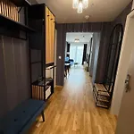 Andy's In Downtown Metropolis With Parking Apartment *
