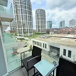 Andy's In Downtown Metropolis With Parking Apartment *
