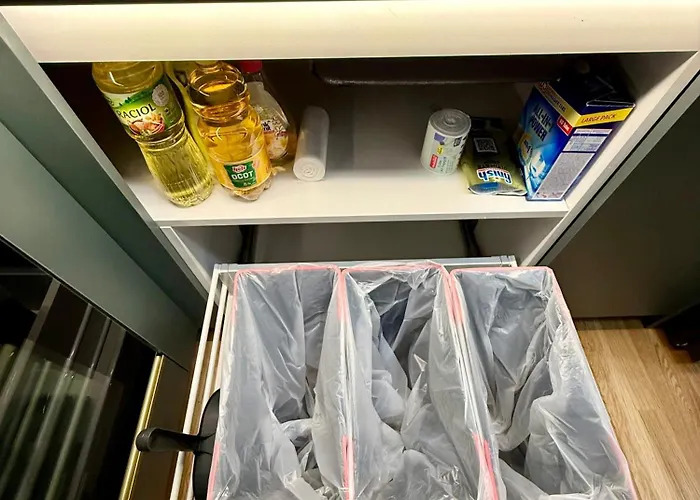 Andy's In Downtown Metropolis With Parking