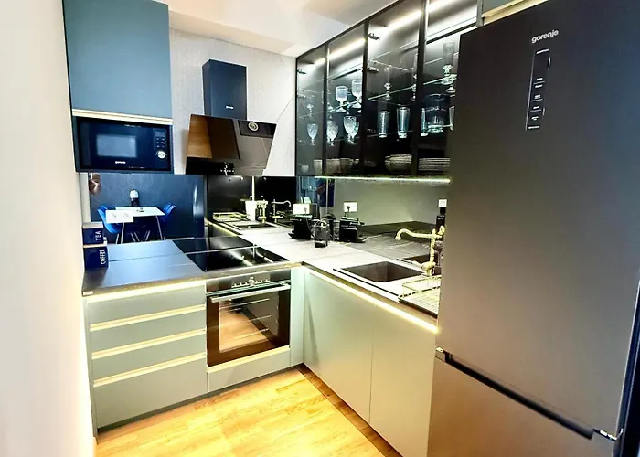 Andy's In Downtown Metropolis With Parking