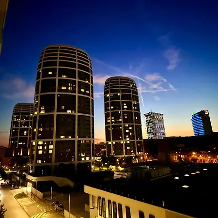 Andy's In Downtown Metropolis With Parking Apartman *