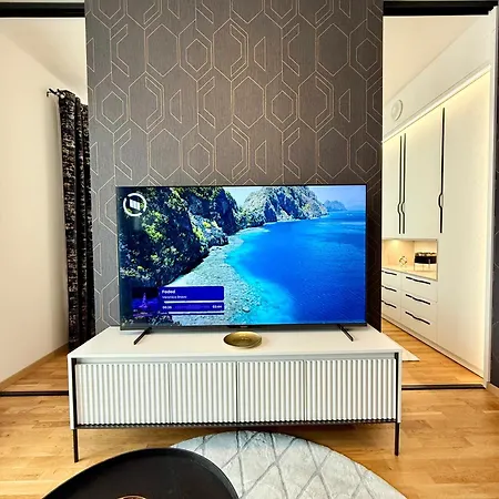 Andy's In Downtown Metropolis With Parking * Pozsony